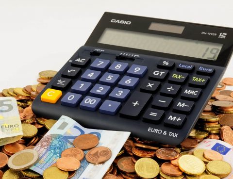Simulación del pago de un alquiler para reducir la pensión alimenticia